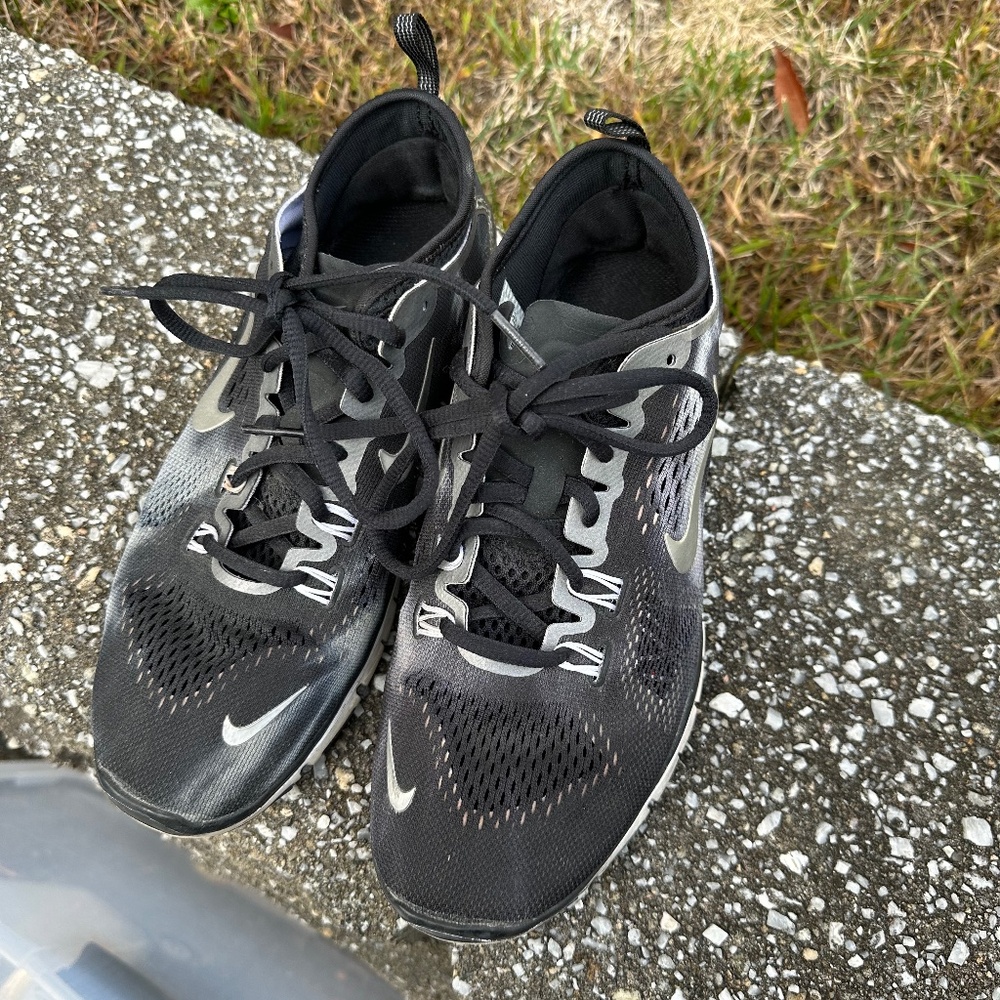Woman’s Nike Free 5.0 Size 7.5